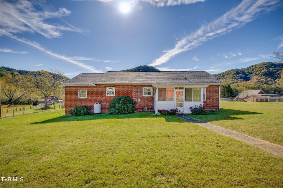 Photo #4: 185 Banjo Drive