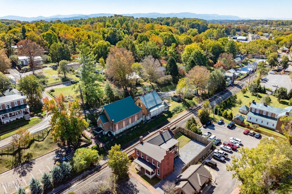 Photo #3: 120 Cherokee Street