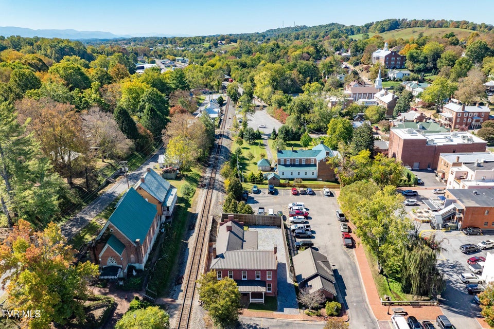 Photo #2: 120 Cherokee Street