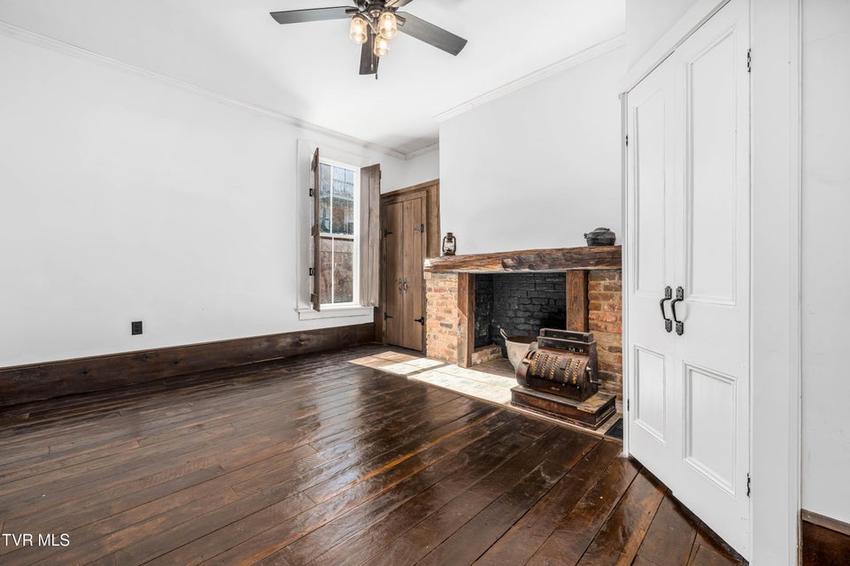 Photo #29: 120 Cherokee Street