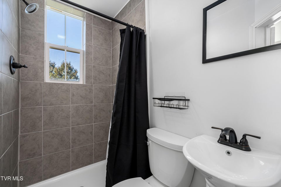 Photo #31: 120 Cherokee Street