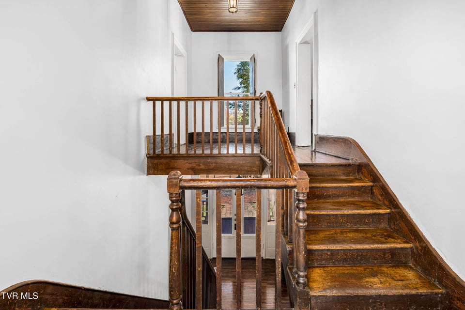 Photo #33: 120 Cherokee Street