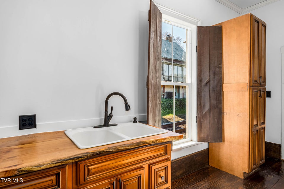 Photo #48: 120 Cherokee Street