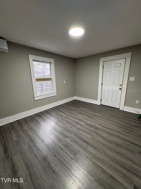 Photo #20: 705 Lehigh Street