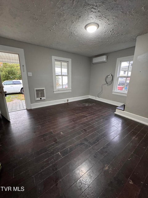 Photo #11: 705 Lehigh Street