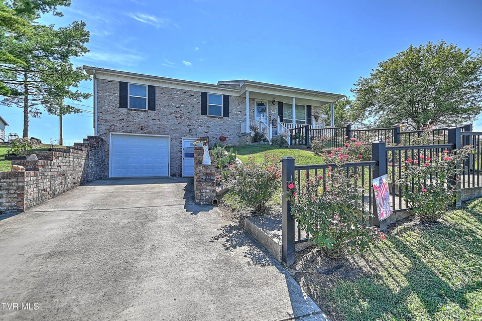 Photo #2: 95 Britton Avenue