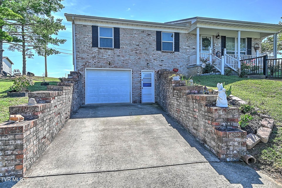 Photo #3: 95 Britton Avenue