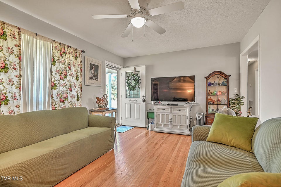 Photo #8: 95 Britton Avenue