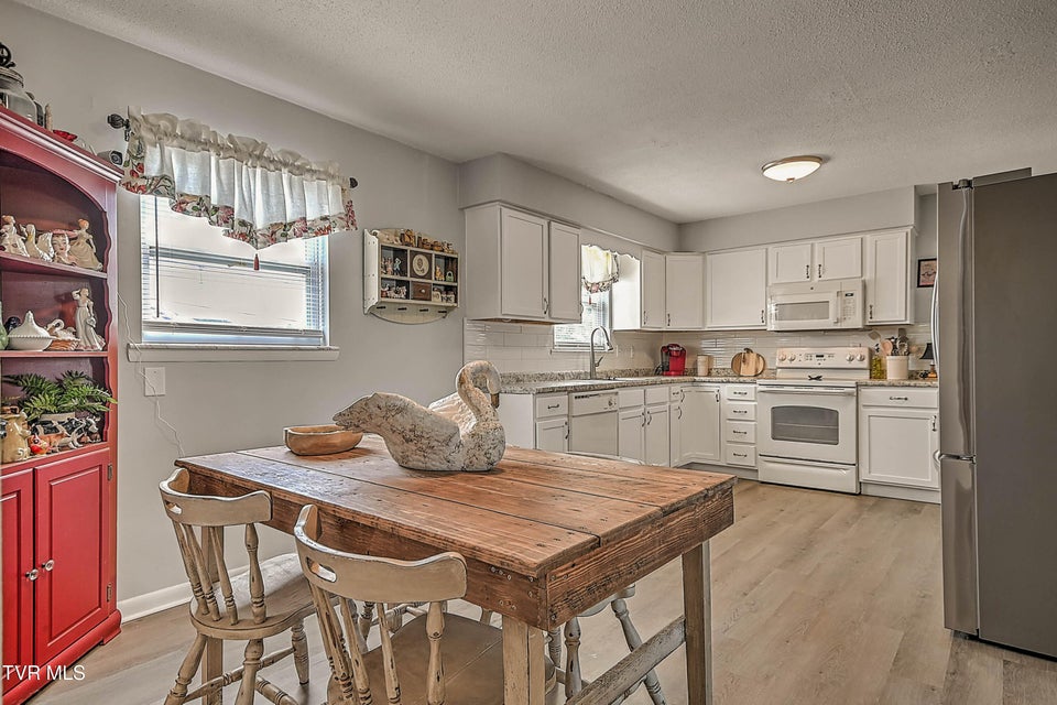 Photo #10: 95 Britton Avenue