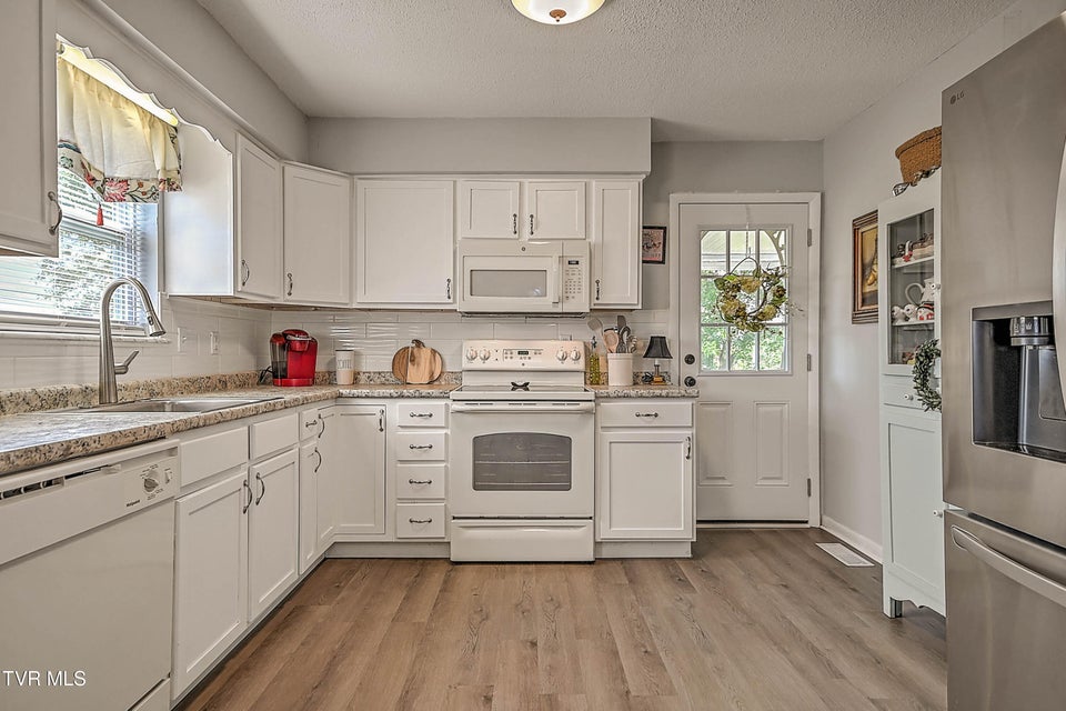 Photo #14: 95 Britton Avenue