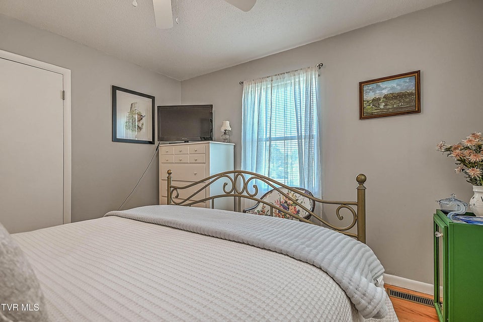 Photo #22: 95 Britton Avenue