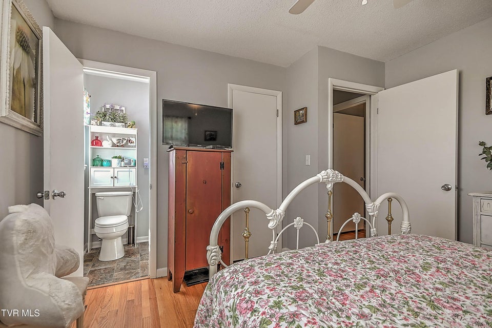 Photo #25: 95 Britton Avenue