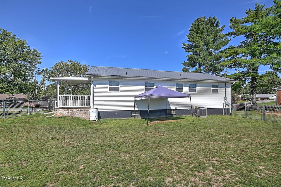 Photo #32: 95 Britton Avenue