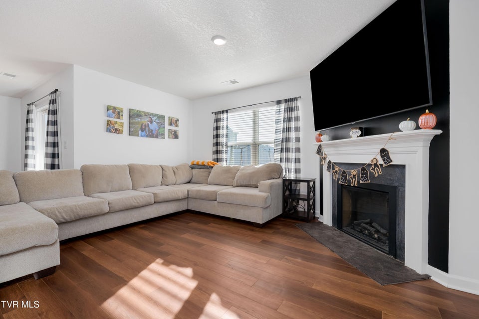 Photo #4: 3149 Phillips Way