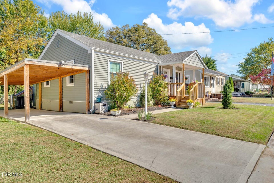 Photo #2: 1420 Belmont Drive