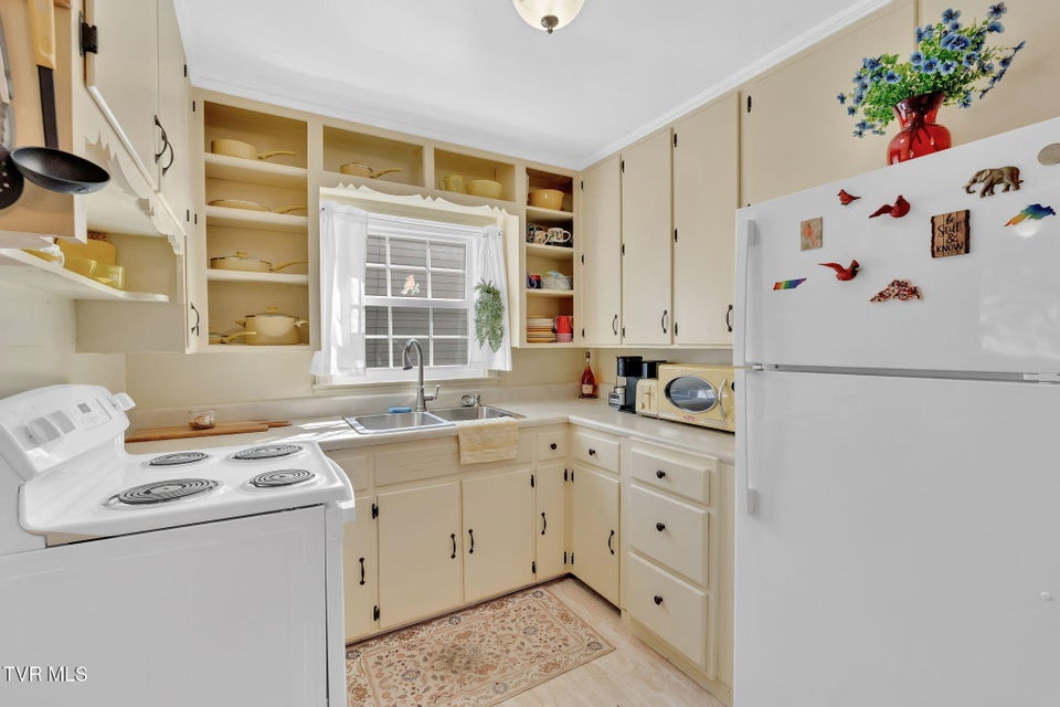 Photo #21: 1420 Belmont Drive