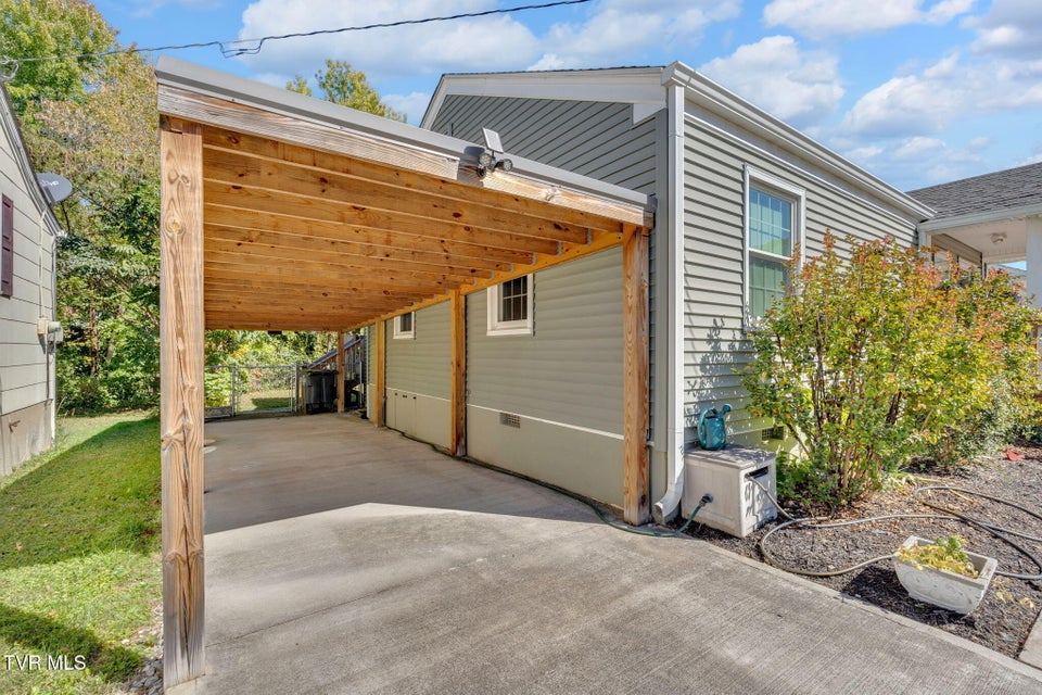 Photo #24: 1420 Belmont Drive