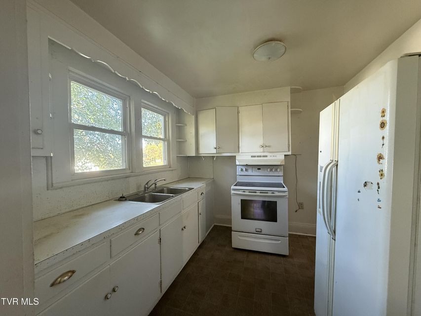 Photo #5: 1529 Central Street