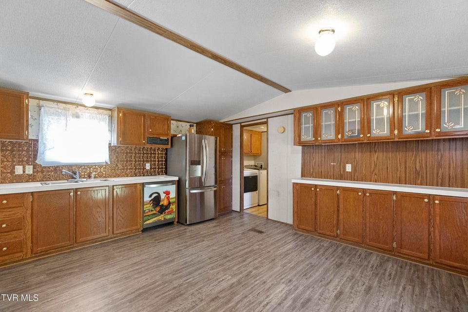 Photo #3: 885 Anderson Loop