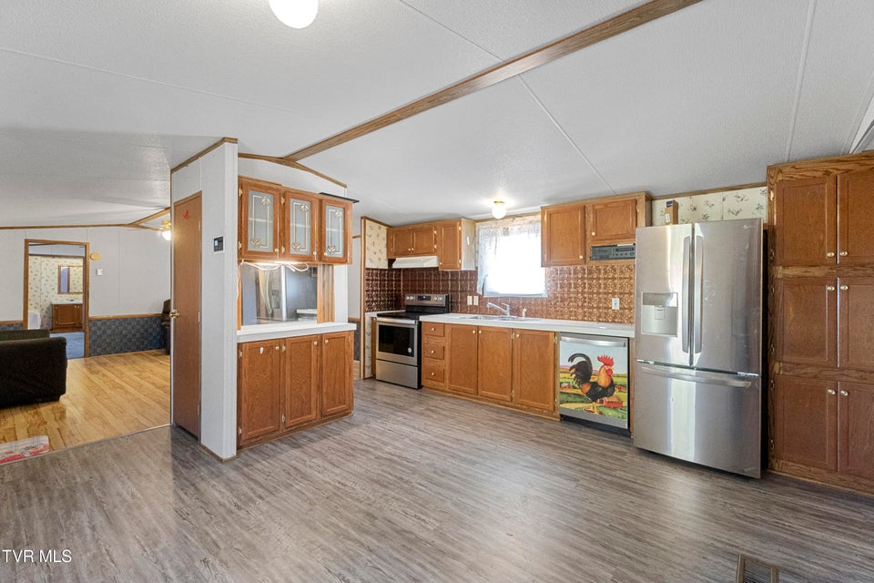 Photo #10: 885 Anderson Loop