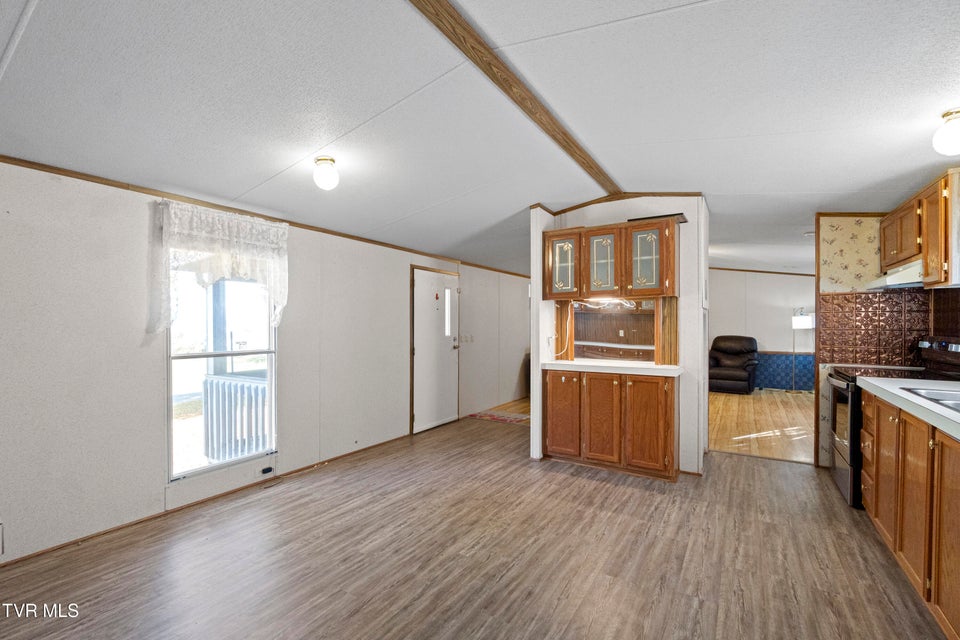 Photo #11: 885 Anderson Loop