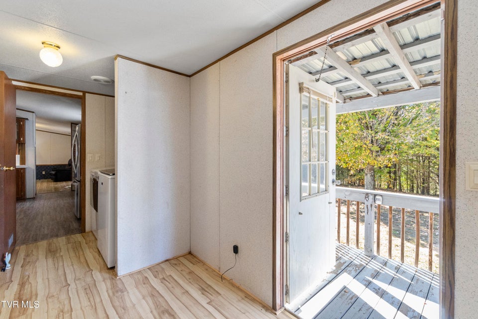 Photo #13: 885 Anderson Loop