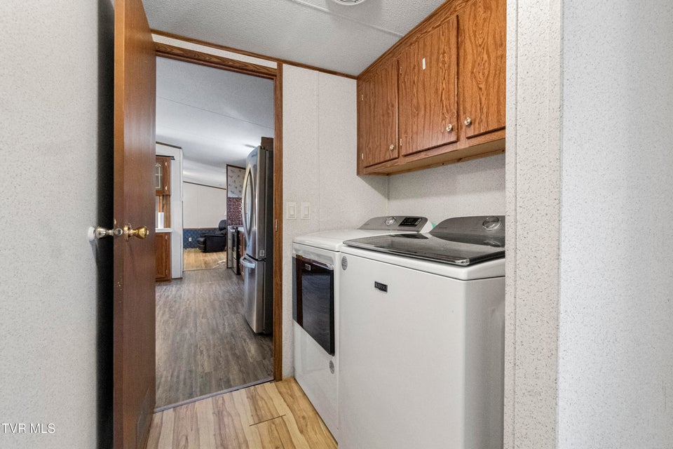 Photo #14: 885 Anderson Loop