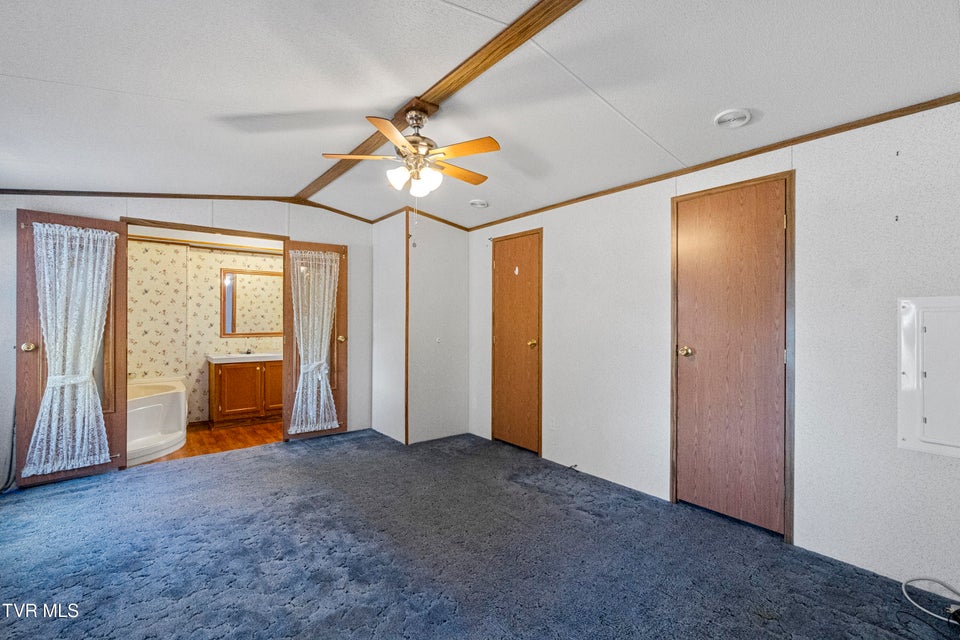 Photo #15: 885 Anderson Loop