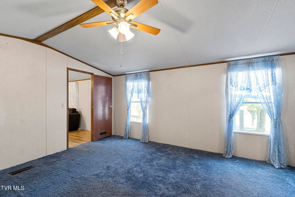 Photo #17: 885 Anderson Loop