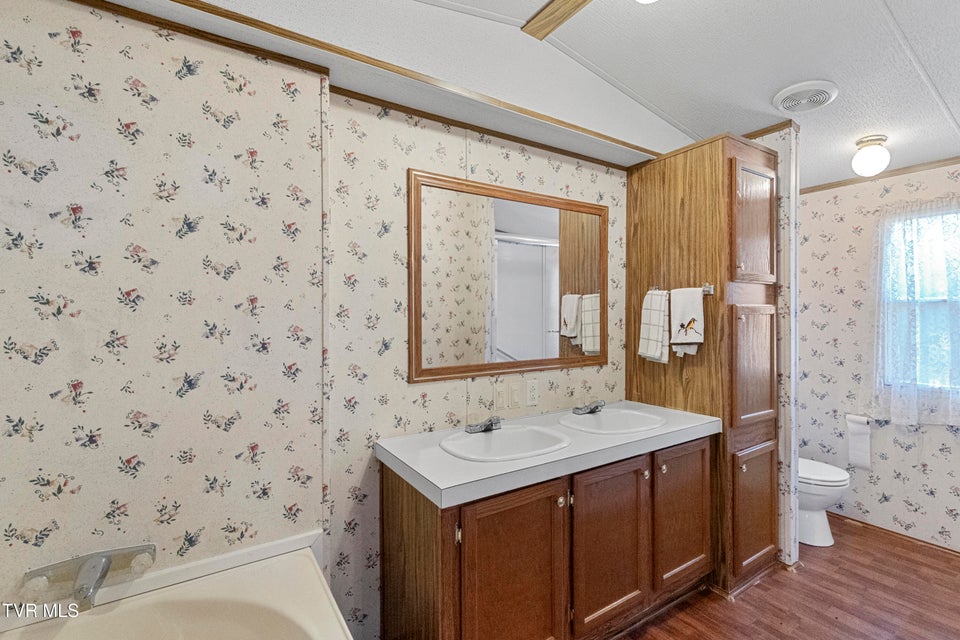 Photo #20: 885 Anderson Loop