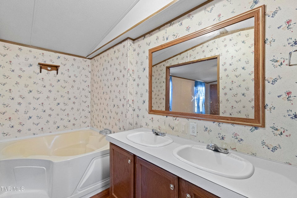 Photo #21: 885 Anderson Loop