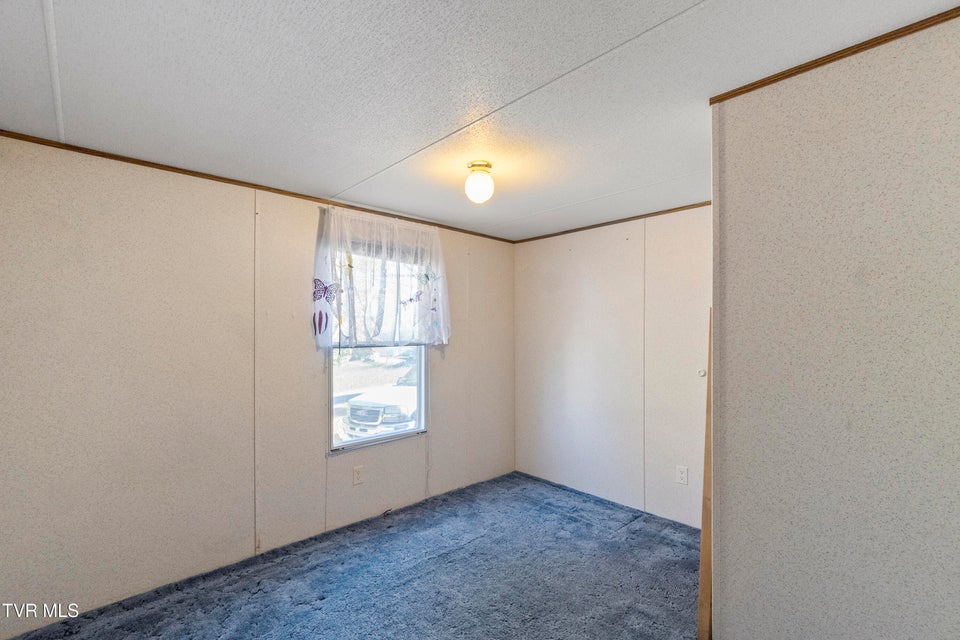 Photo #25: 885 Anderson Loop