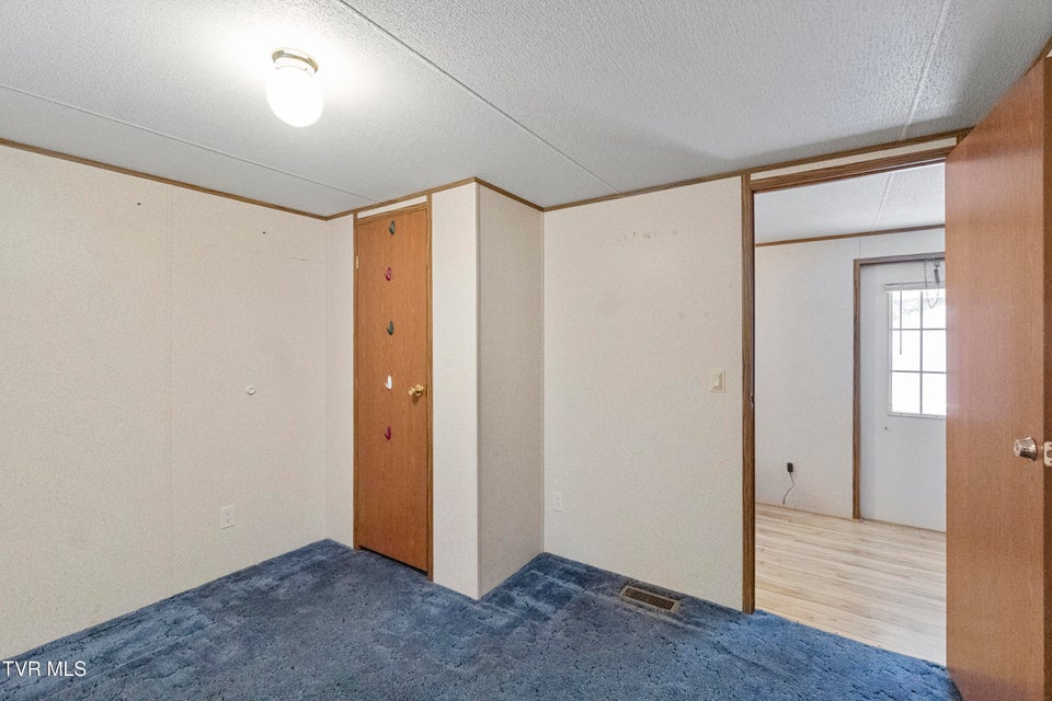 Photo #26: 885 Anderson Loop