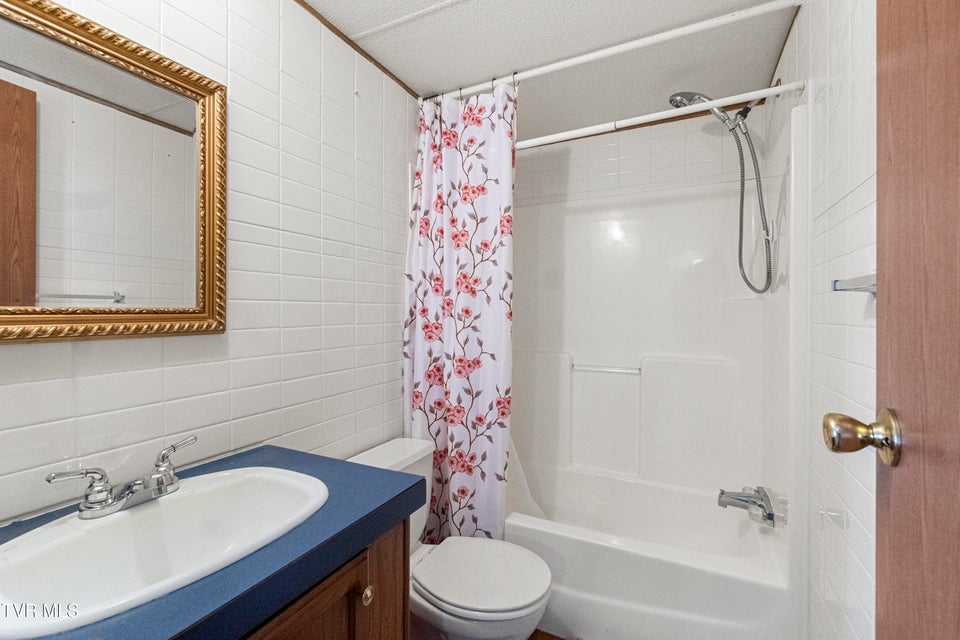 Photo #27: 885 Anderson Loop