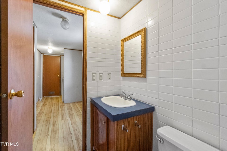 Photo #28: 885 Anderson Loop