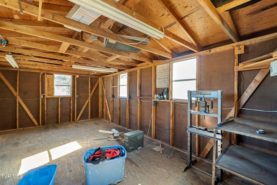 Photo #46: 885 Anderson Loop