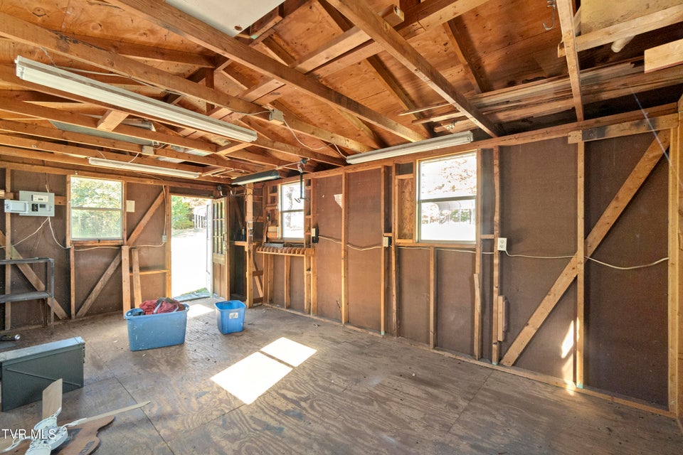 Photo #47: 885 Anderson Loop