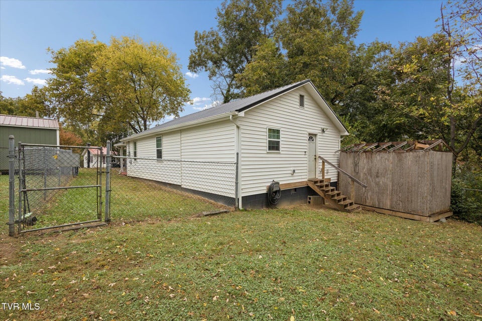 Photo #26: 211 Home Street