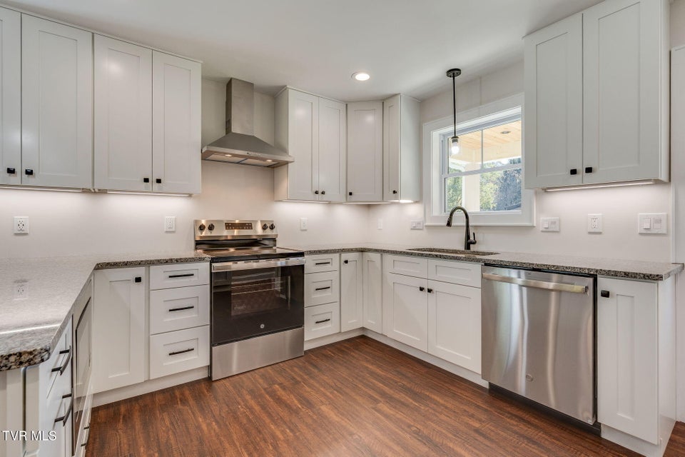 Photo #9: 389 Hampton Street