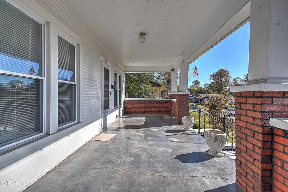 Photo #4: 1009 Lawrence Avenue