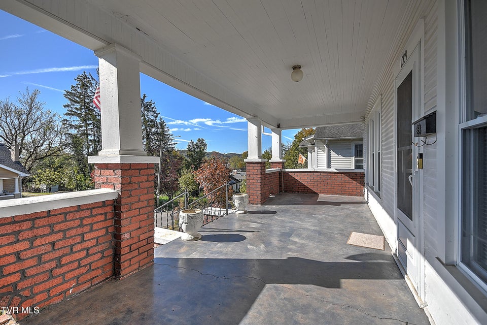 Photo #5: 1009 Lawrence Avenue