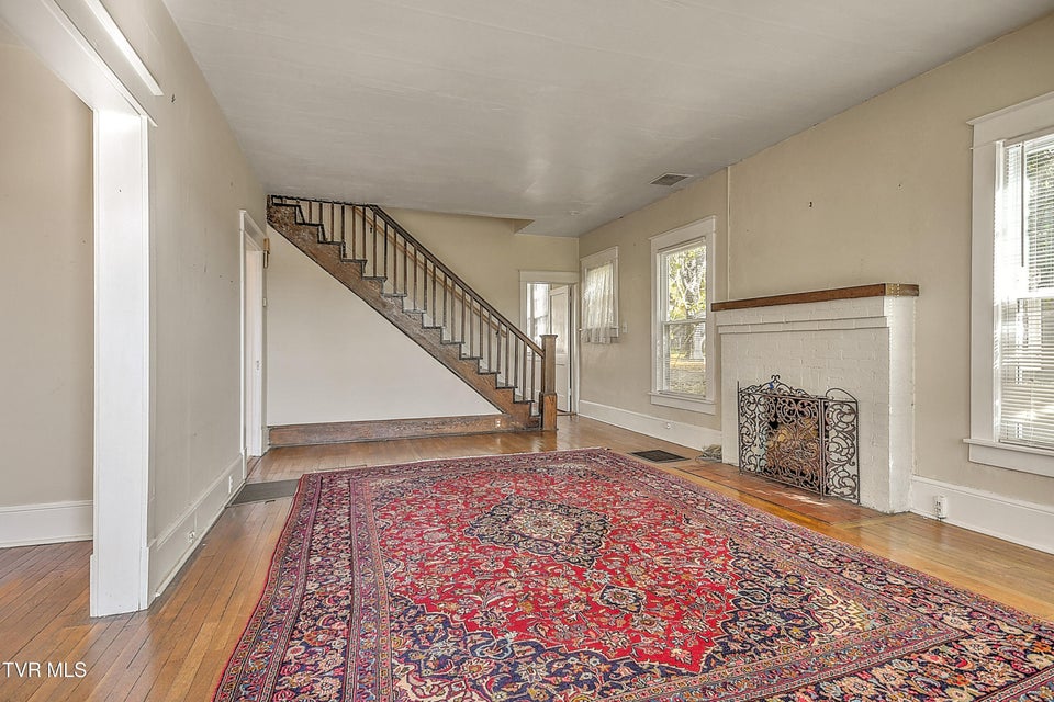 Photo #6: 1009 Lawrence Avenue