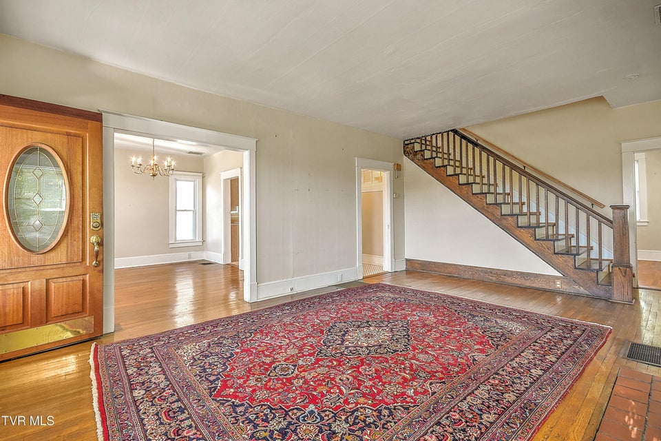 Photo #7: 1009 Lawrence Avenue