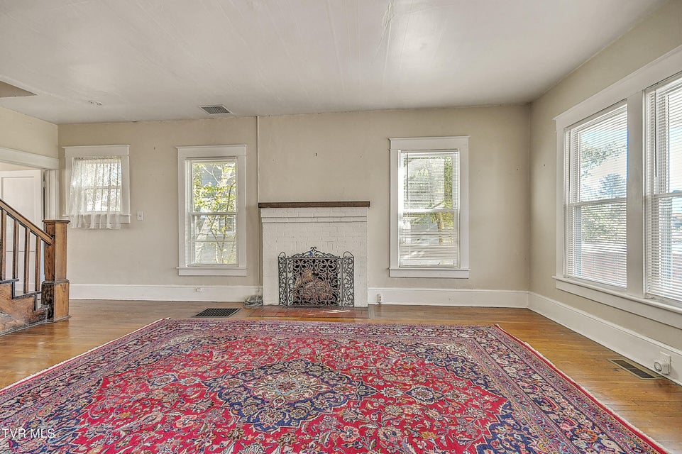 Photo #8: 1009 Lawrence Avenue