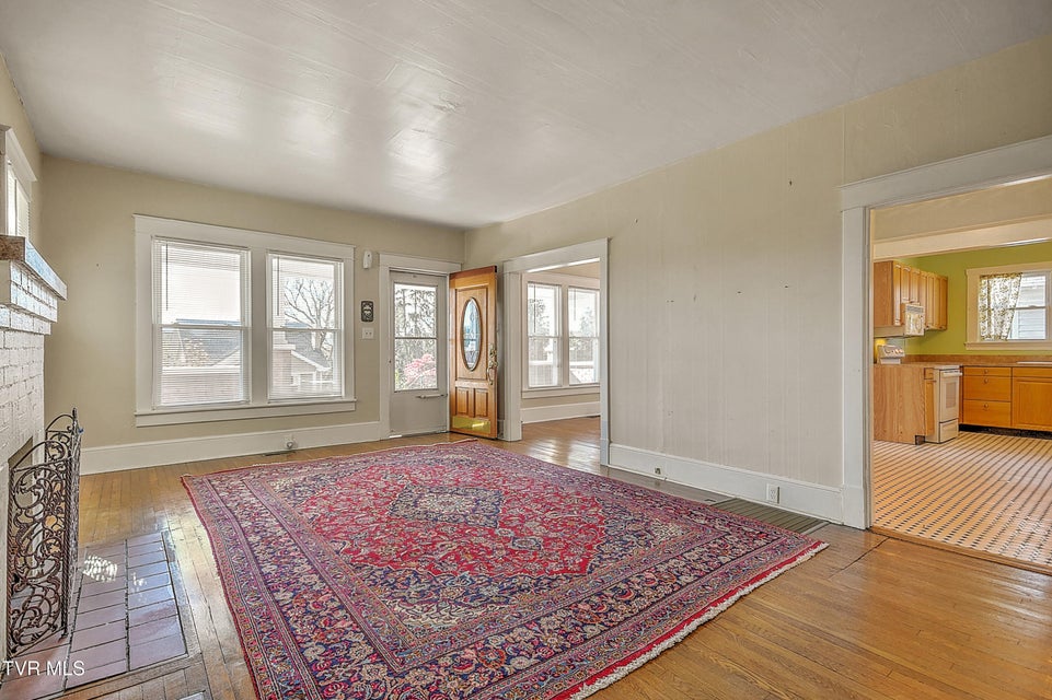 Photo #9: 1009 Lawrence Avenue