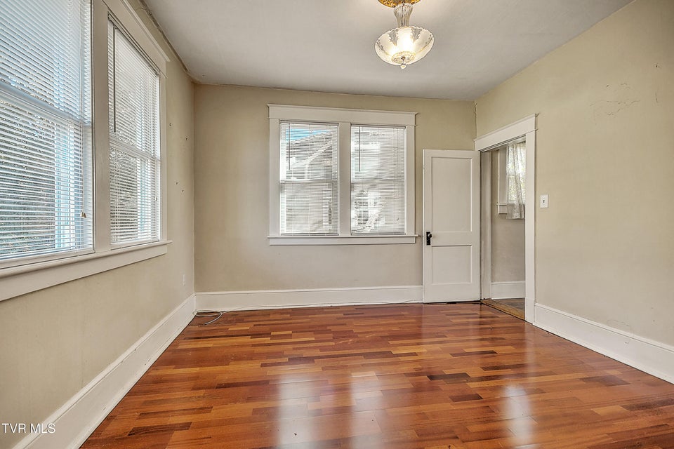 Photo #11: 1009 Lawrence Avenue