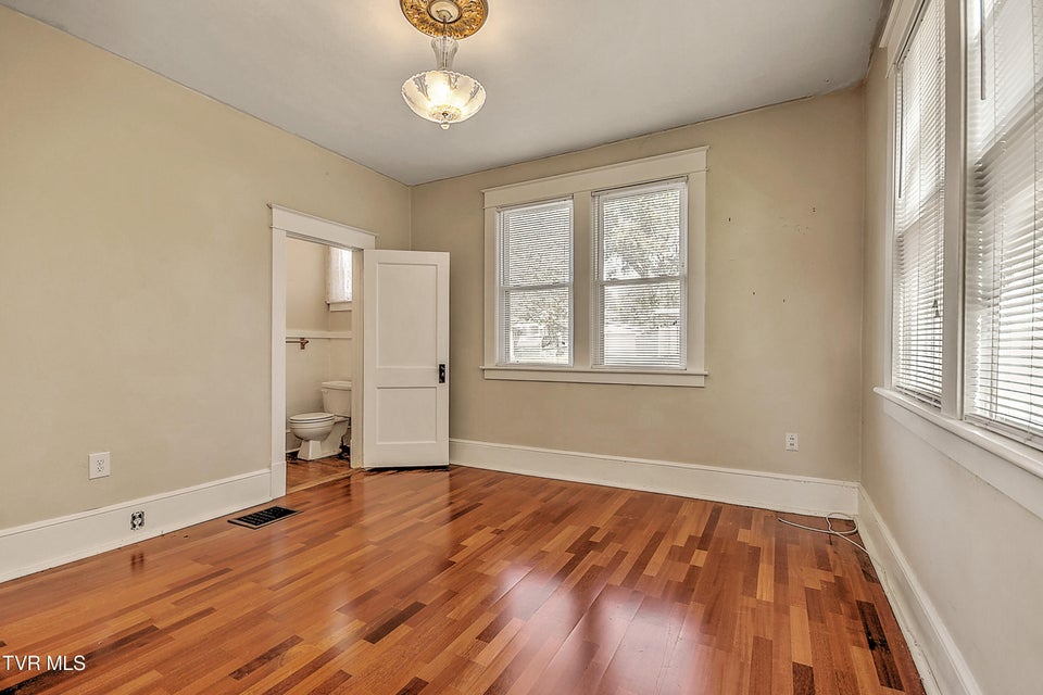 Photo #12: 1009 Lawrence Avenue