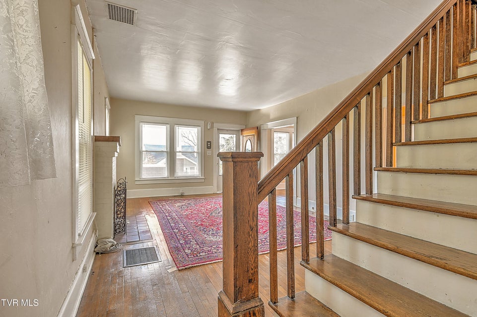 Photo #13: 1009 Lawrence Avenue