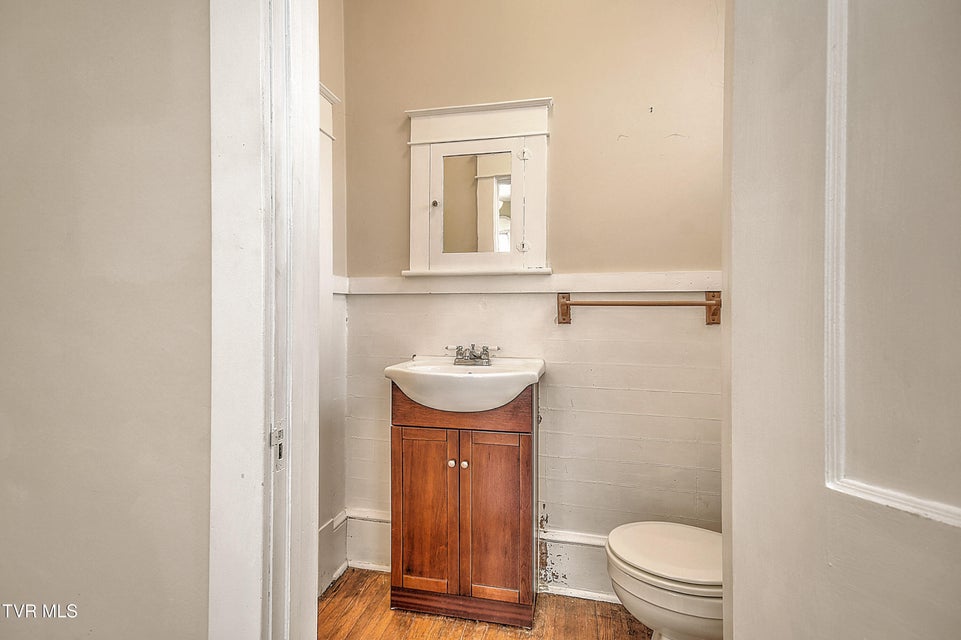 Photo #14: 1009 Lawrence Avenue