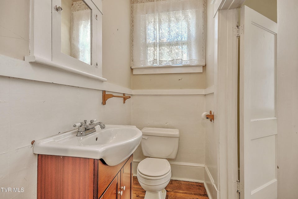 Photo #16: 1009 Lawrence Avenue